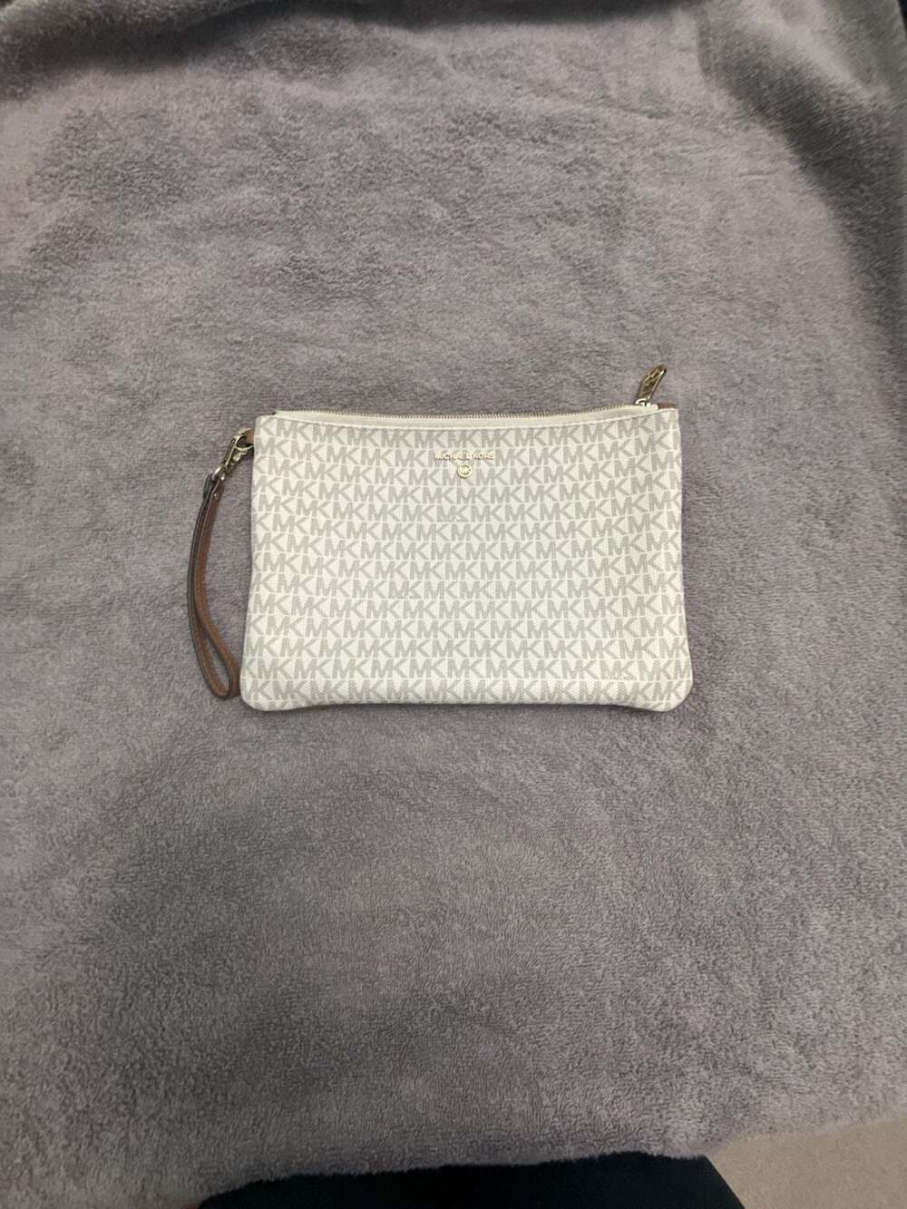 Michael Kors Slater Large 2-In-1 Zip Wristlet One Size (Vanilla/Acorn)
